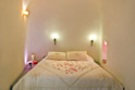 Schlafzimmer mit romantischer Beleuchtung